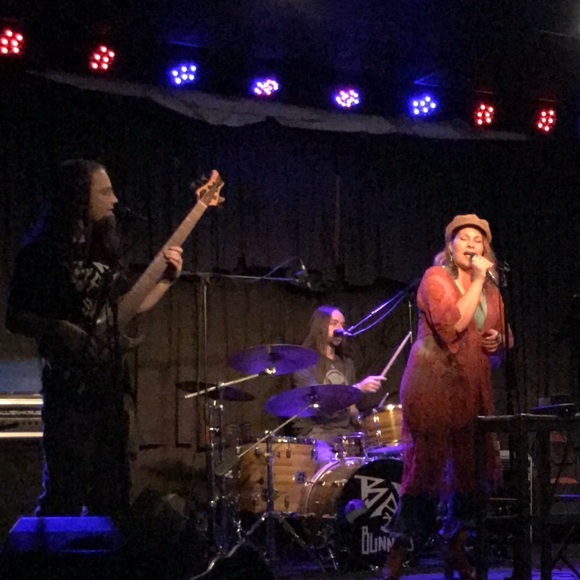 Meet your Posher, Debra - Picture 8 of 12